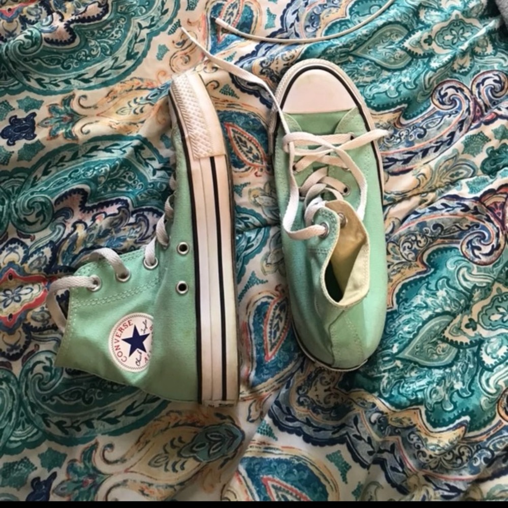 Teal converse in great condition!